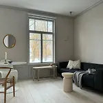 Uniikki Ja Tunnelmallinen Empireasunto Haemeenlinnan Ydinkeskustassa Apartmán