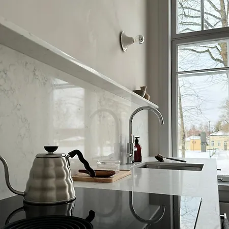 Lägenhet Uniikki Ja Tunnelmallinen Empireasunto Haemeenlinnan Ydinkeskustassa Hämeenlinna