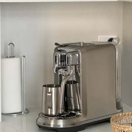 Uniikki Ja Tunnelmallinen Empireasunto Haemeenlinnan Ydinkeskustassa *