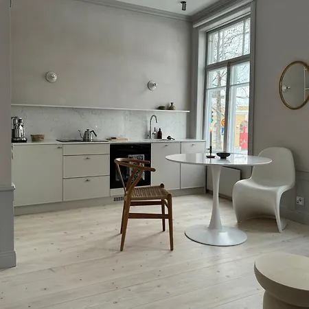 Uniikki Ja Tunnelmallinen Empireasunto Haemeenlinnan Ydinkeskustassa Апартаменты *