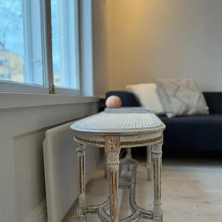 Апартаменты Uniikki Ja Tunnelmallinen Empireasunto Haemeenlinnan Ydinkeskustassa Хямеэнлинна