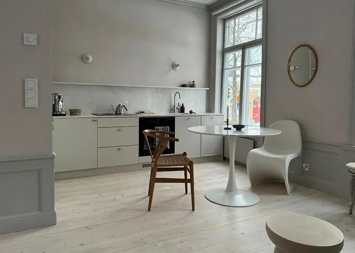 Uniikki Ja Tunnelmallinen Empireasunto Haemeenlinnan Ydinkeskustassa Appartement *