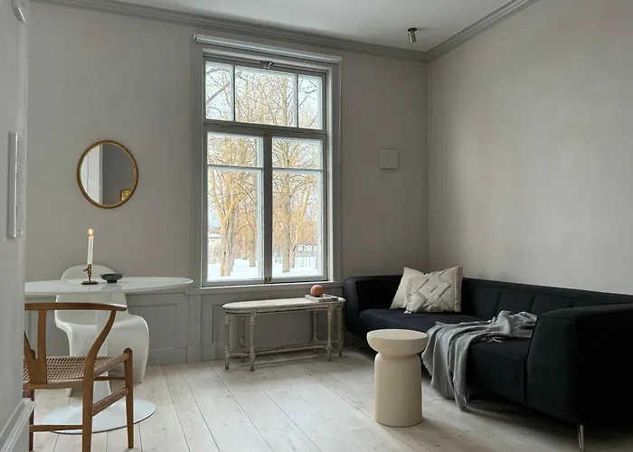 Uniikki Ja Tunnelmallinen Empireasunto Haemeenlinnan Ydinkeskustassa Appartement